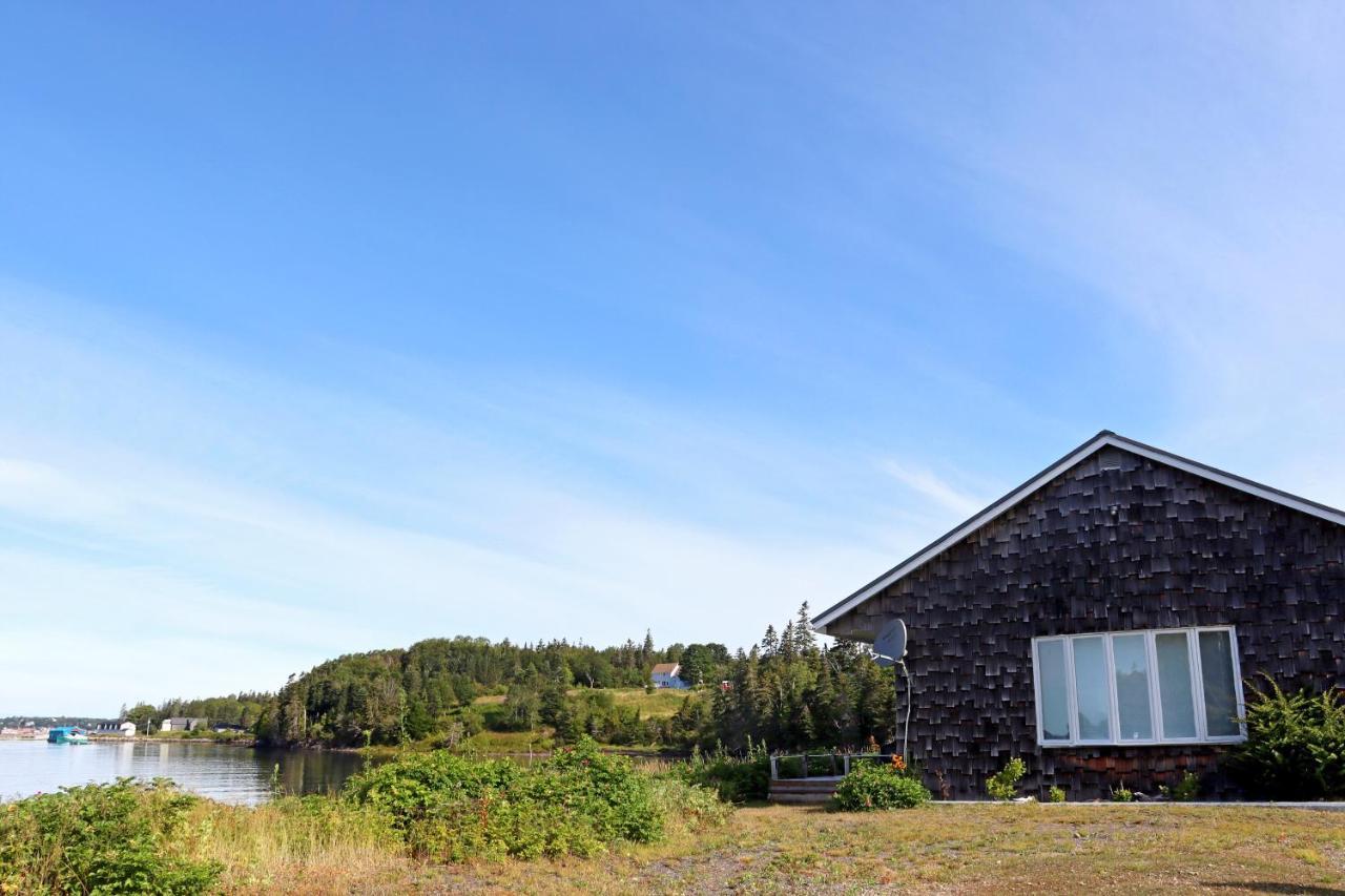 Friars Bay Inn & Cottages Welshpool ภายนอก รูปภาพ