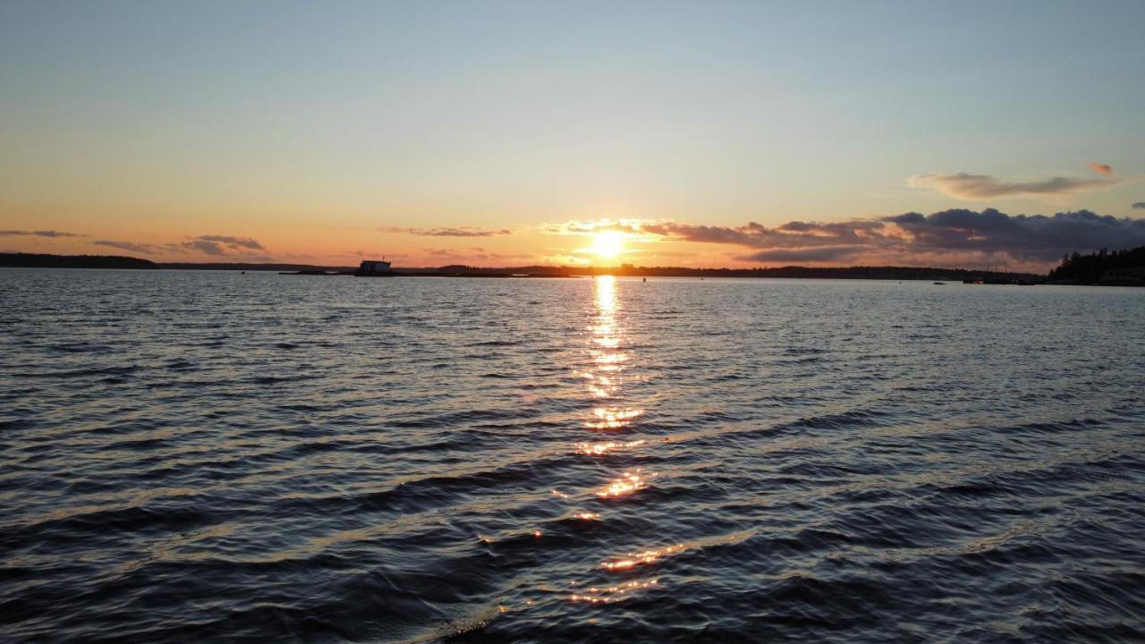 Friars Bay Inn & Cottages Welshpool ภายนอก รูปภาพ