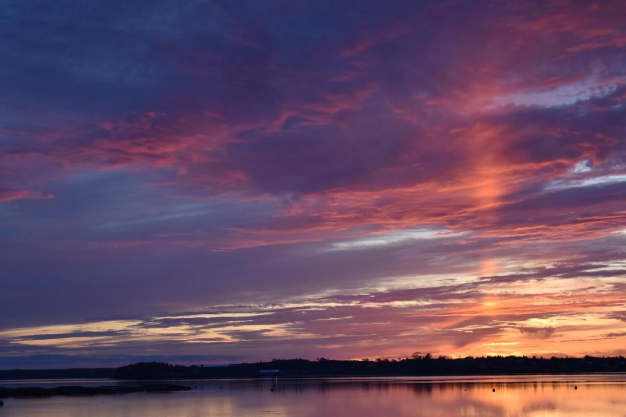 Friars Bay Inn & Cottages Welshpool ภายนอก รูปภาพ